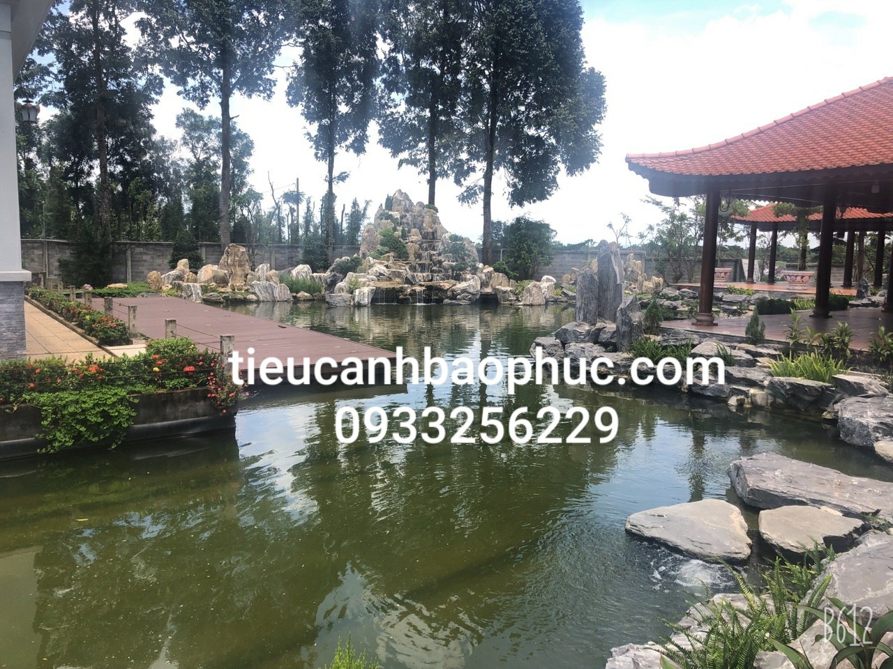 Hồ cá Koi và thác nước khu giải trí Quảng Ninh